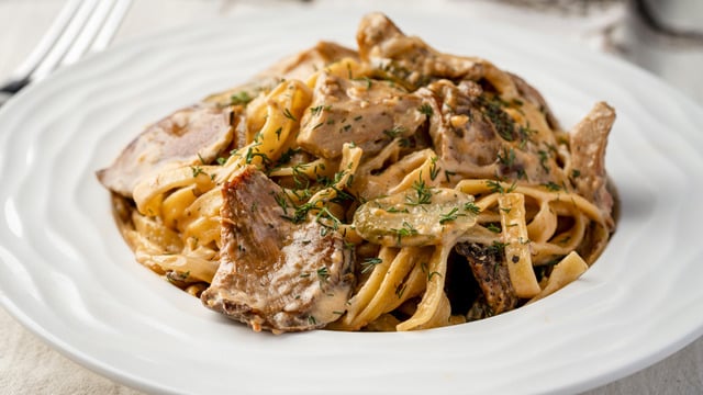 Etsiz Yapılır: Kanlıca Mantarlı Stroganoff