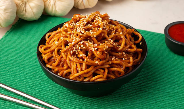 Soya Sosunu Unutma: Acılı Noodle