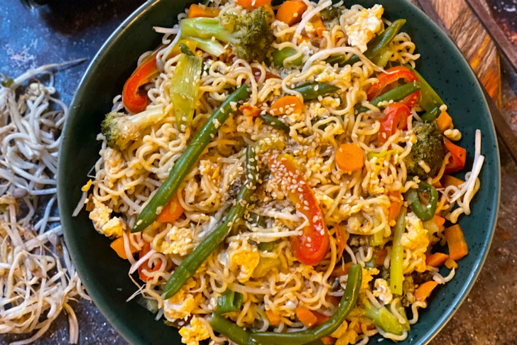 Vejetaryen Sebzeli Noodle Tarifi