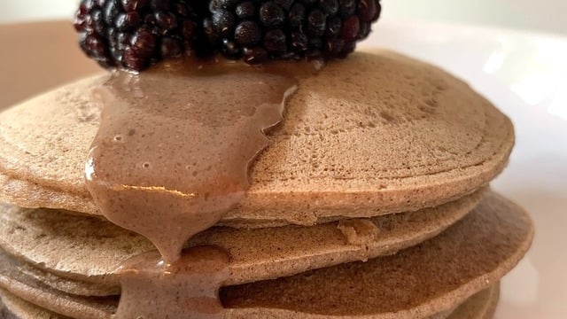 Güne Sağlıklı Başlangıç: Glutensiz Badem Sütlü Pancake