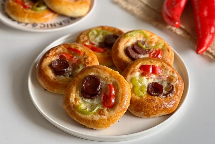 Mayasız Pizza Poğaça Tarifi