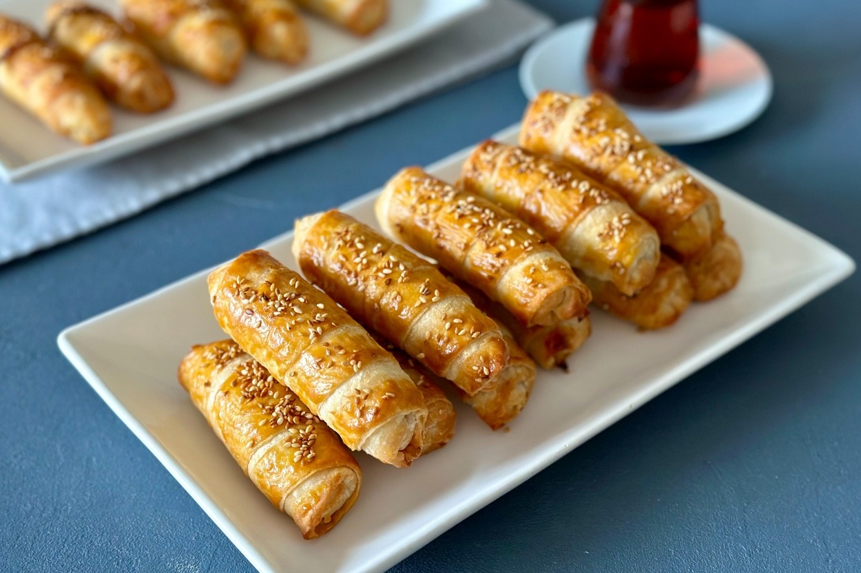 En Pratiği O: Hazır Yufkadan Patatesli Börek
