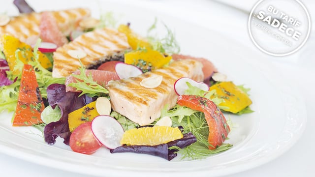 Da Mario'dan: Izgara Somon Salatası