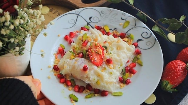 İçi Cevizli: Beyaz Çikolatalı Güllaç
