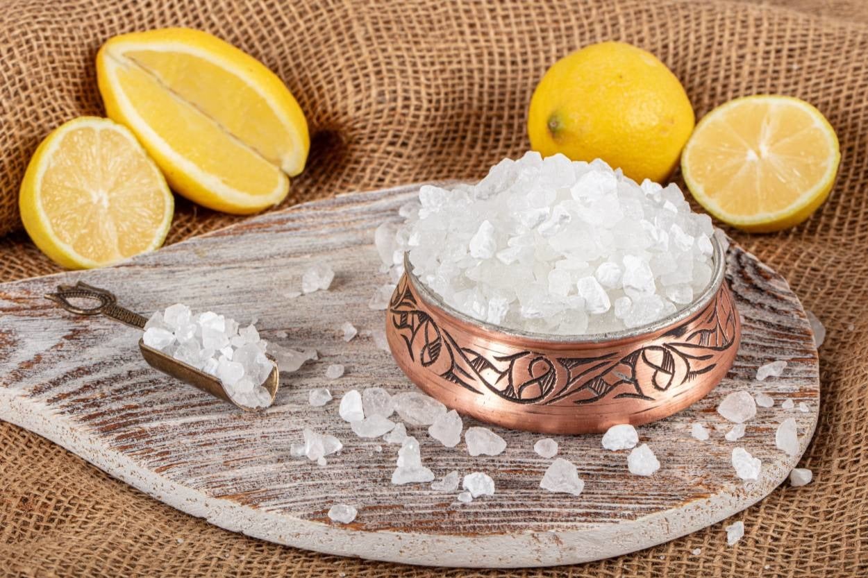 Kullanım Alanları, Faydaları ve Zararlarıyla: Limon Tuzu Nedir?