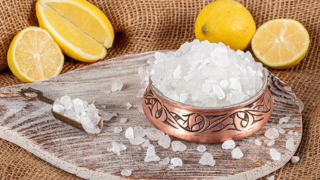 Kullanım Alanları, Faydaları ve Zararlarıyla: Limon Tuzu Nedir?