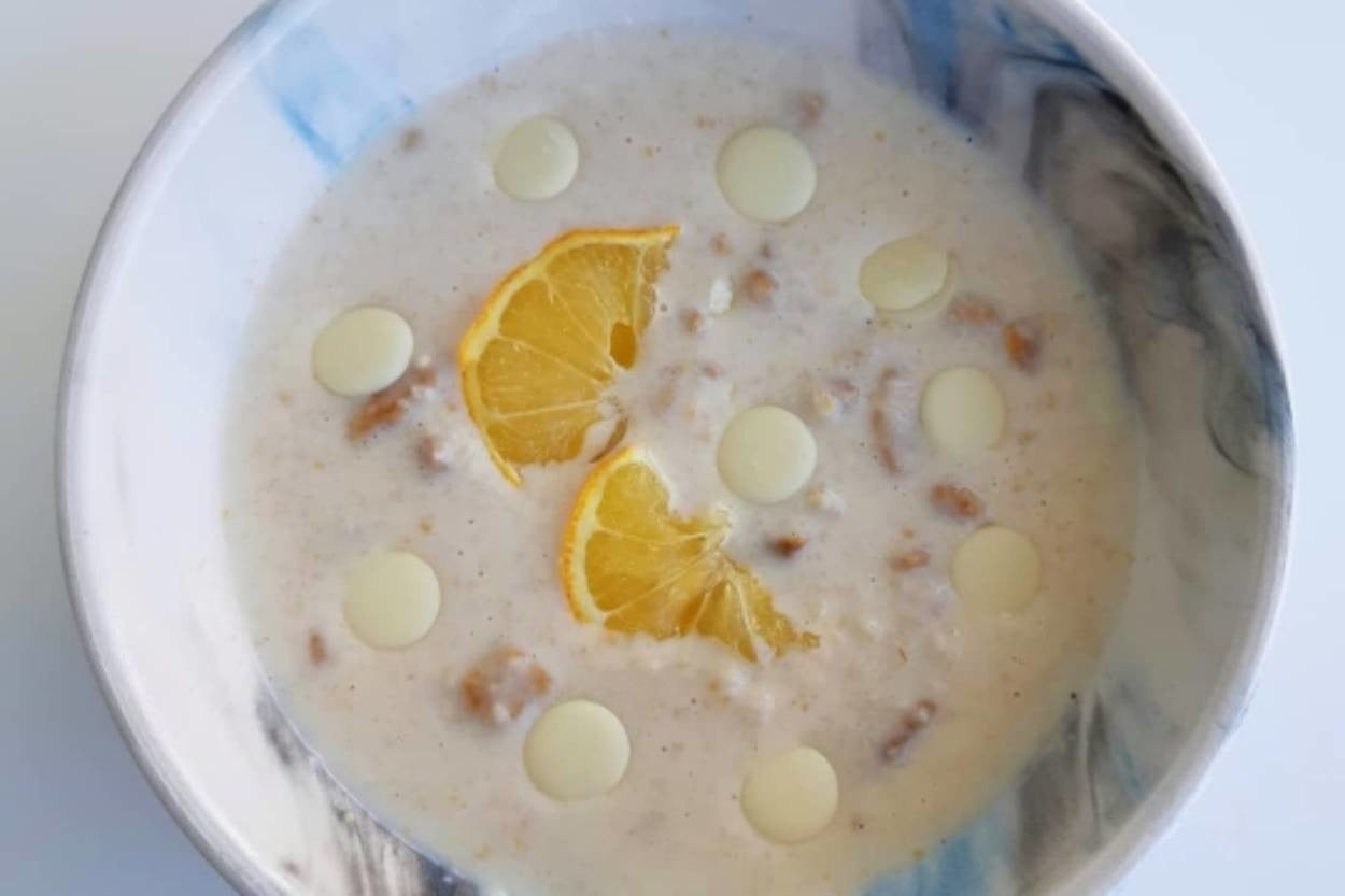 Farklı Tat Arayanlara: Limonlu Cheesecake Tadında Yulaf Lapası