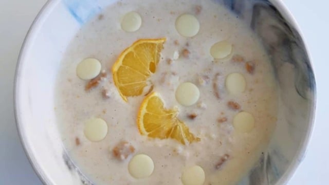 Farklı Tat Arayanlara: Limonlu Cheesecake Tadında Yulaf Lapası
