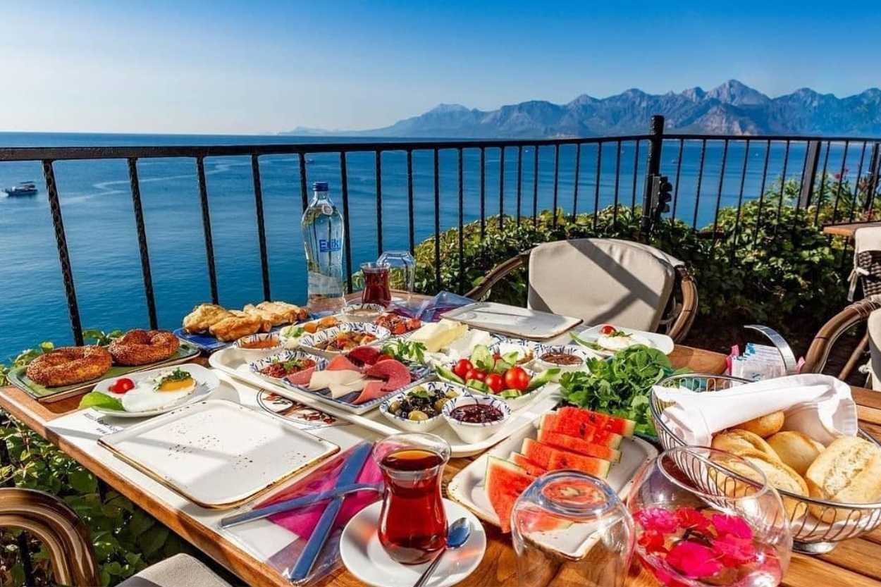 Antalya Kahvaltı Mekanları: Antalya'daki En İyi 10 Kahvaltıcı