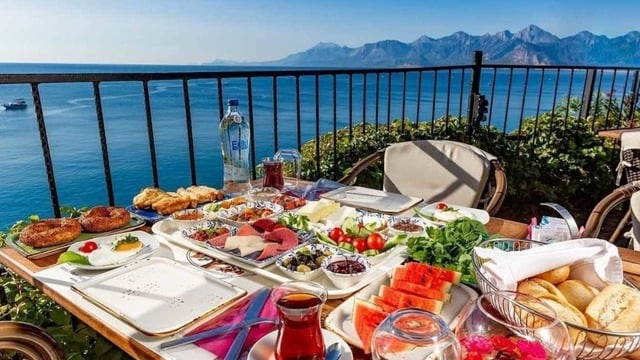Antalya Kahvaltı Mekanları: Antalya'daki En İyi 10 Kahvaltıcı