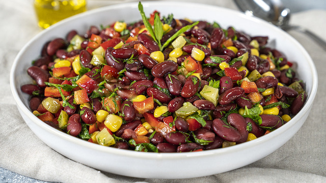 Renkleriyle İştah Açar: Meksika Fasulyesi Salatası