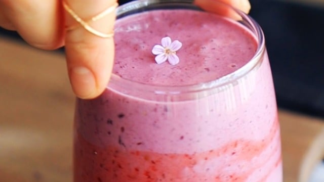 Doğanın İçinden: Orman Meyveli ve Keten Tohumlu Smoothie