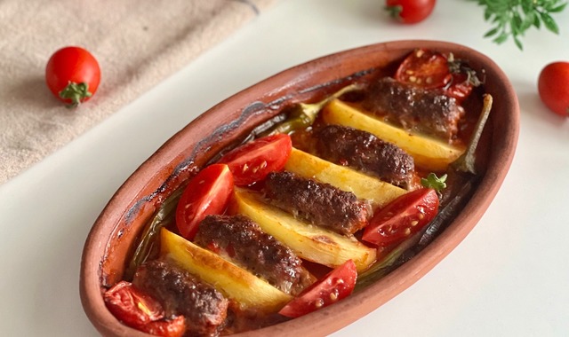 Doyum Olmaz: Güveçte Köfte Patates
