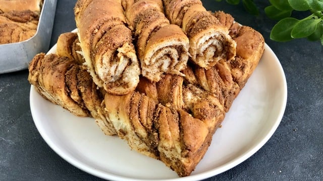 En Pratik Yöntemiyle: Haşhaşlı Cevizli Burgu Çörek