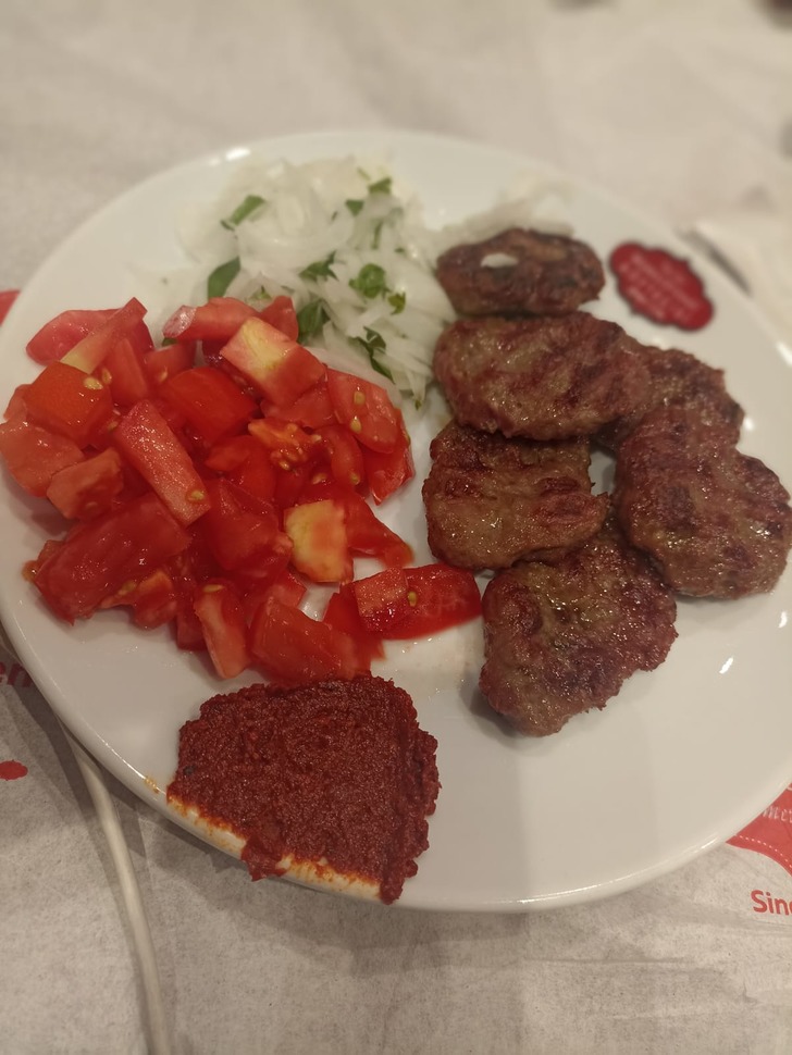 İstanbul Köfte Yolculuğu: Lezzetli Anılar ve Hayal Kırıklıkları