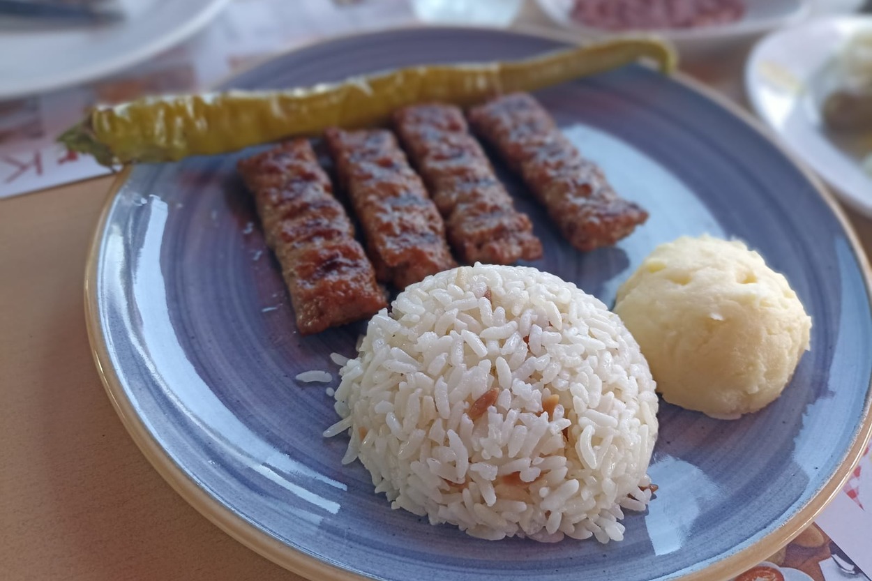 İstanbul Köfte Yolculuğu: Lezzetli Anılar ve Hayal Kırıklıkları