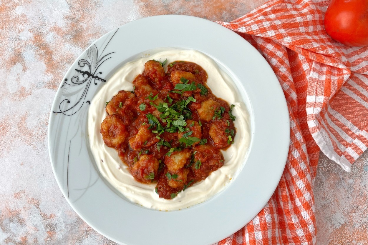 Bulgurun En Güzel Hali: Sarımsaklı Yoğurtlu Bulgur Köftesi