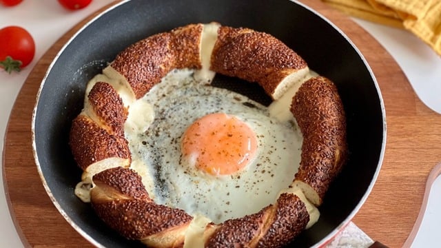 Kahvaltının Leziz Tadı: Yumurtalı Simit