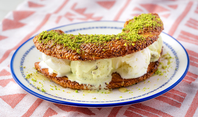 Şaşırtan Lezzet: Dondurmalı Simit Tost