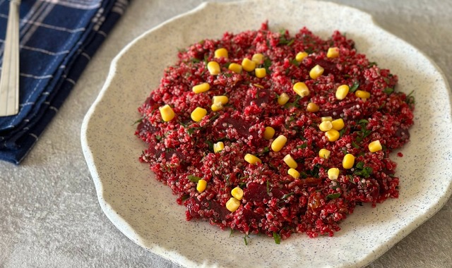 Rengi Göz Kamaştırır: Pancarlı Kinoa Salatası