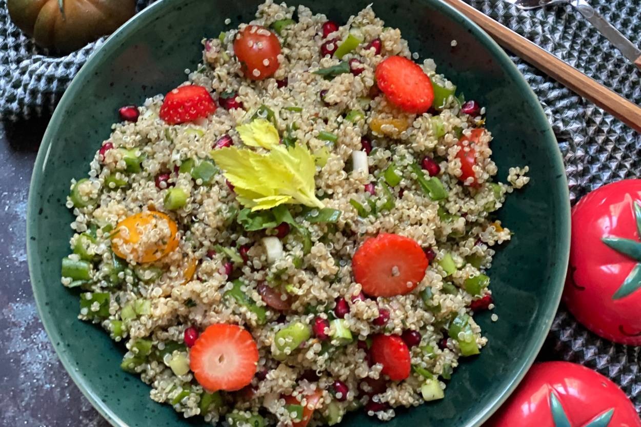 Uzun Süre Tok Tutar: Kısır Tadında Kinoa Salatası