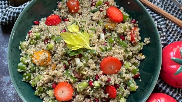 Uzun Süre Tok Tutar: Kısır Tadında Kinoa Salatası