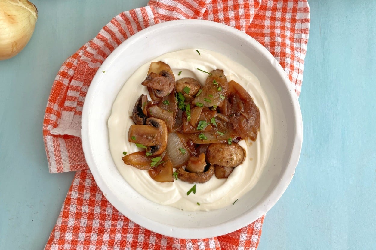 Ekmek Banarsın: Soğanlı Mantarlı Gömme