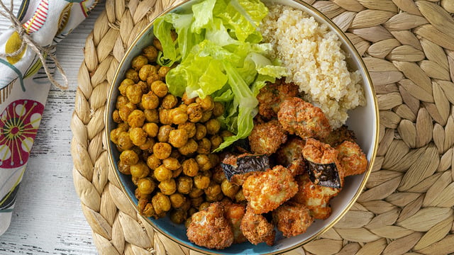 Kase Dolusu Lezzet: Lightfry'da Çıtır Nohutlu Sebzeli Bowl