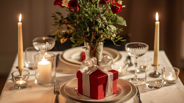 Sevgililer Günü İçin Romantik Yemek Masası Nasıl Hazırlanır?