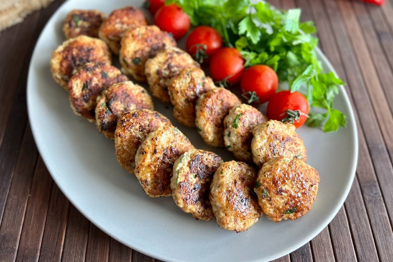 Protein ve Lif Deposu: Kinoalı Tavuk Köftesi 
