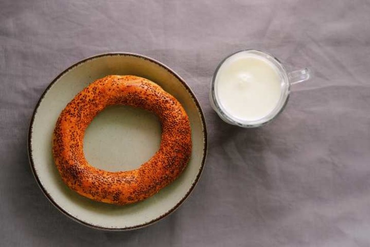 simit-ayran-kac-kalori-shutter-1