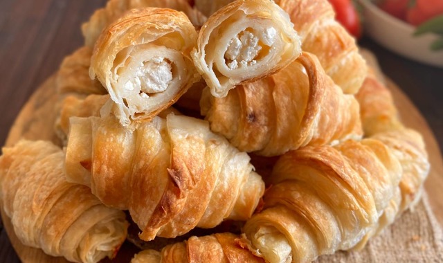 Kruvasan Görünümlü: Hazır Yufkadan Katmer Börek