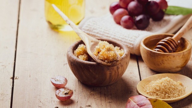 Pürüzsüz Bir Cilt İçin Vücut Peeling'i Nasıl Yapılır?