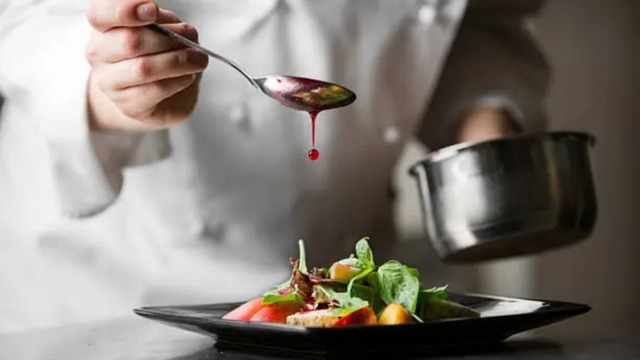 Demi Chef Nedir, Ne İş Yapar?