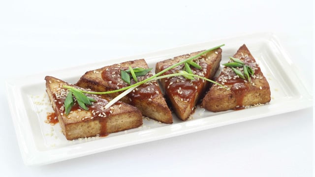 Vegan Eder: Soya Sosu ile Kızarmış Susamlı Tofu
