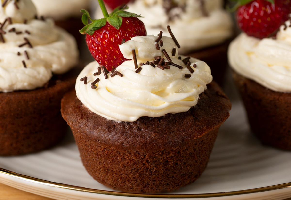 Pastanelerde Yediklerinizle Aynı: Kakaolu Cupcake Tarifi