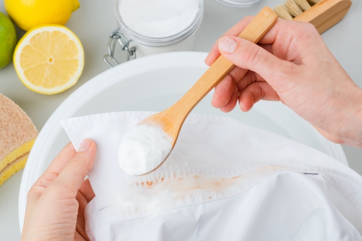 Fondöten Lekesi Nasıl Çıkar? Kumaş ve Yüzeylere Özel İpuçları