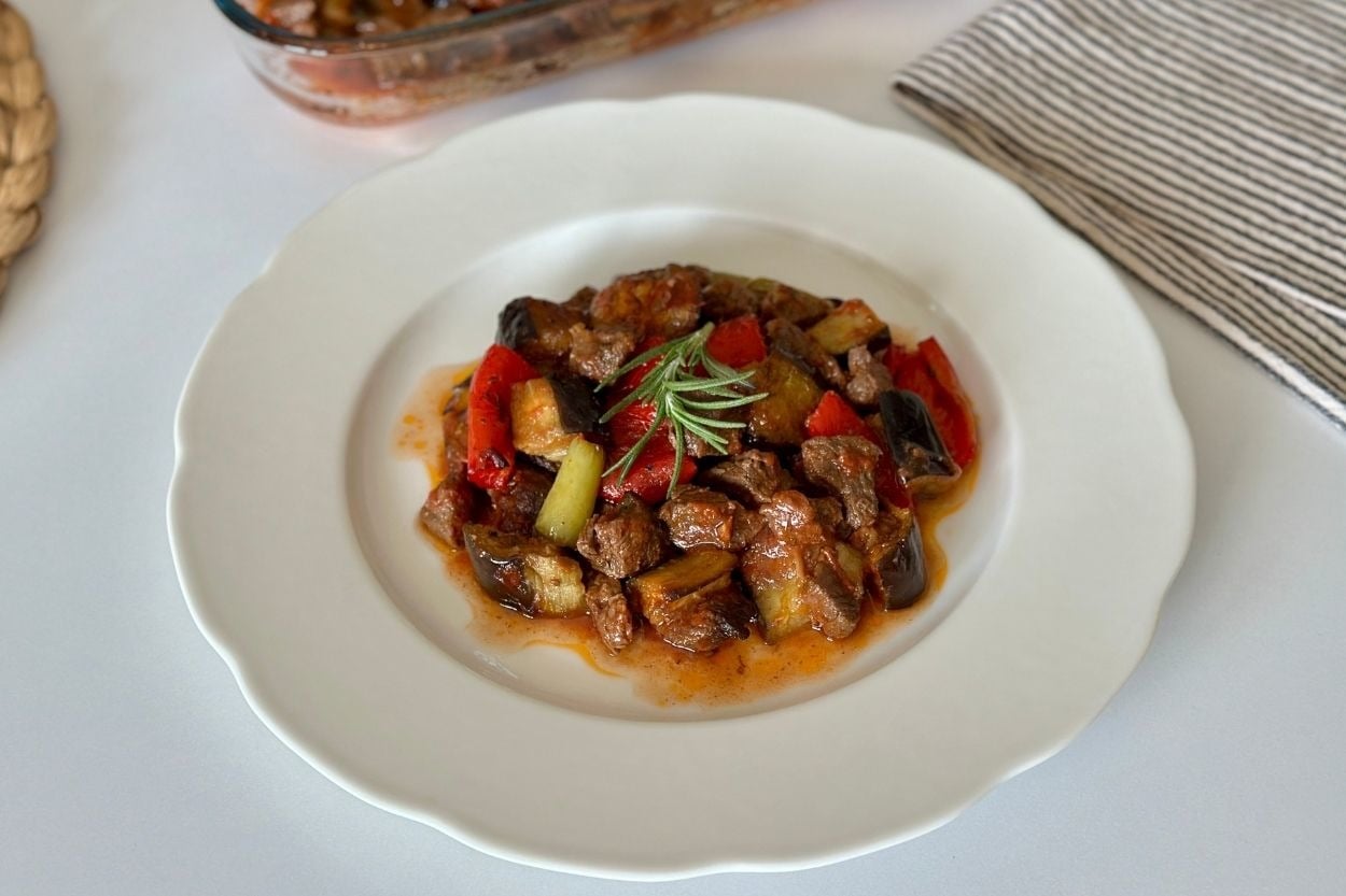 Şimdi Çok Daha Lezzetli: Patlıcanlı Tas Kebabı