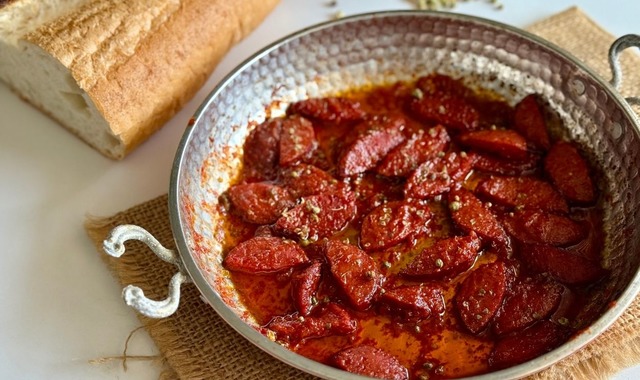 Ban Ekmeği: Salçalı Sucuk