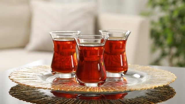 Şekerli ya da Şekersiz: Çay Kilo Aldırır mı?  