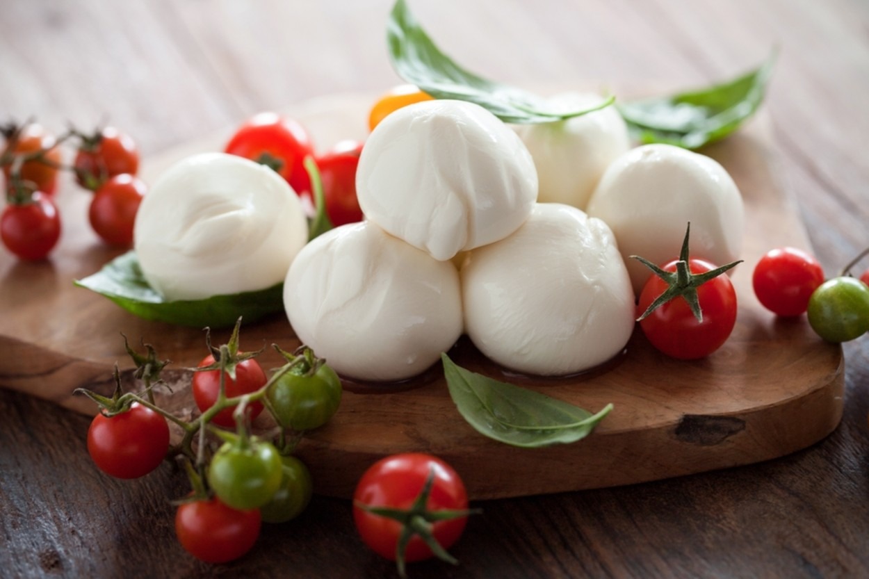 Mozzarella Peyniri Nedir? Yemeklerde Nasıl Kullanılır?