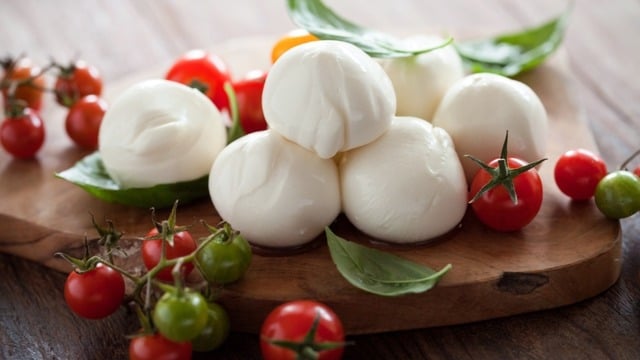 Mozzarella Peyniri Nedir? Yemeklerde Nasıl Kullanılır?