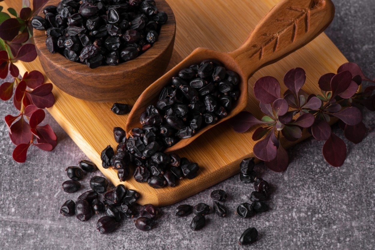 Karamuk Nedir? Karamuk Otu ve Çayının Faydaları Nelerdir?