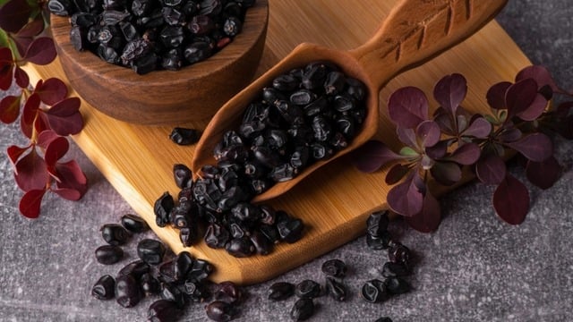Karamuk Nedir? Karamuk Otu ve Çayının Faydaları Nelerdir?