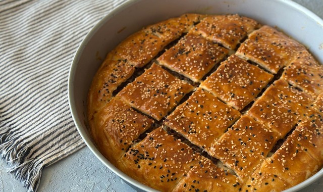 İçi Kıymalı: Tandır Böreği