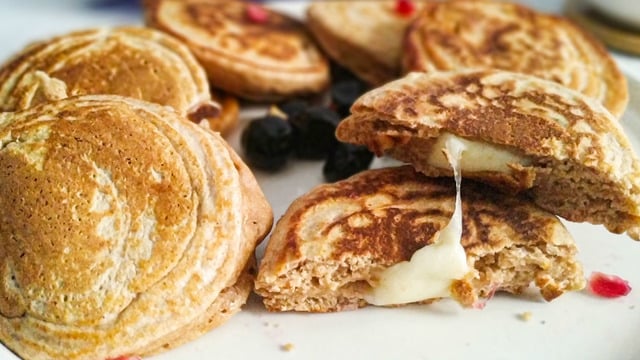 4 Malzemeyle Hemen Hazır: Peynir Dolgulu Siyez Unlu Pankek