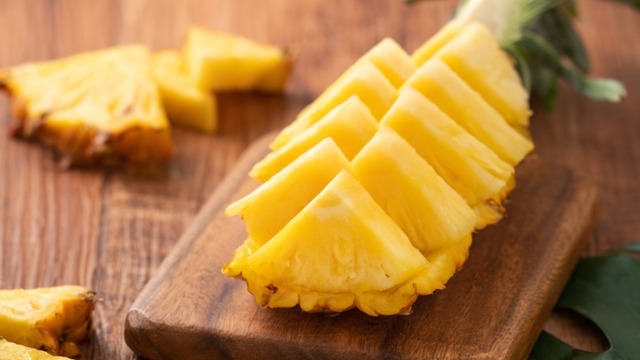 Ananas Kolay ve Pratik Şekilde Nasıl Kesilir?