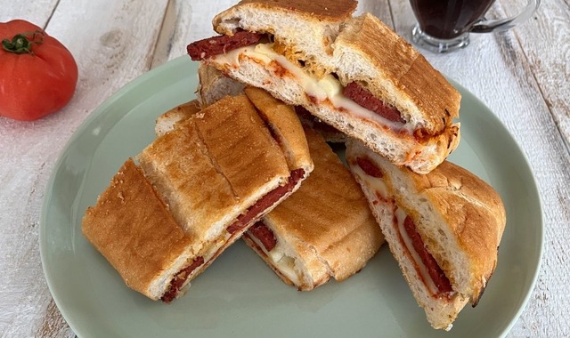 Tam Bir Klasik: Sucuklu Tost