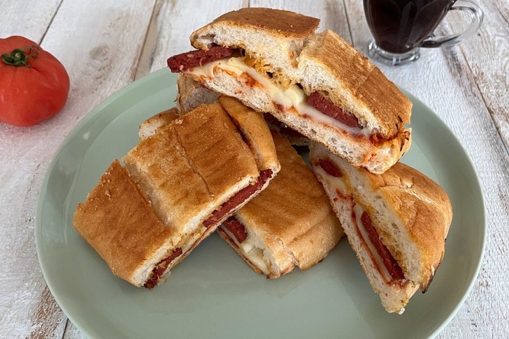 Sucuklu Tost Tarifi