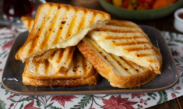 En Kolay Tost: Kaşarlı Tost